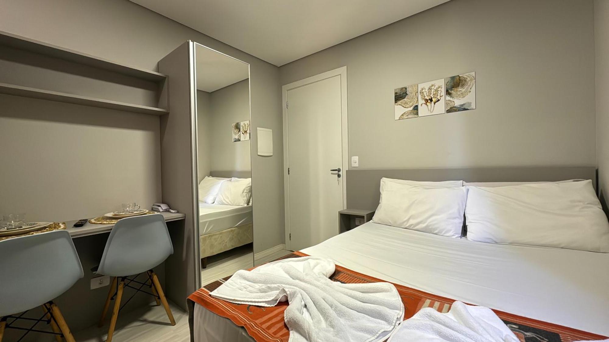 4- Studio Para Casal. Otima Localizacao Curitiba Ngoại thất bức ảnh